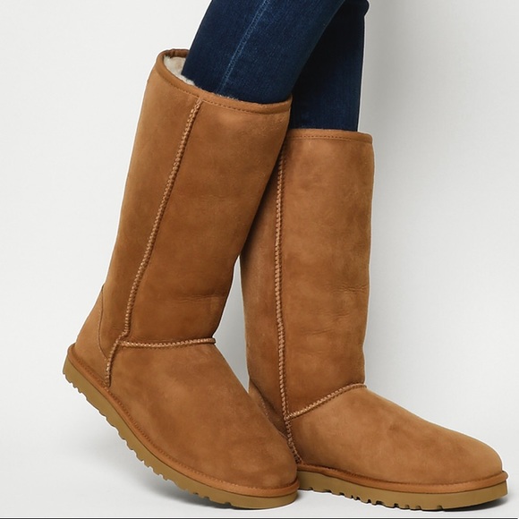 UGGS - Picture 2 of 6